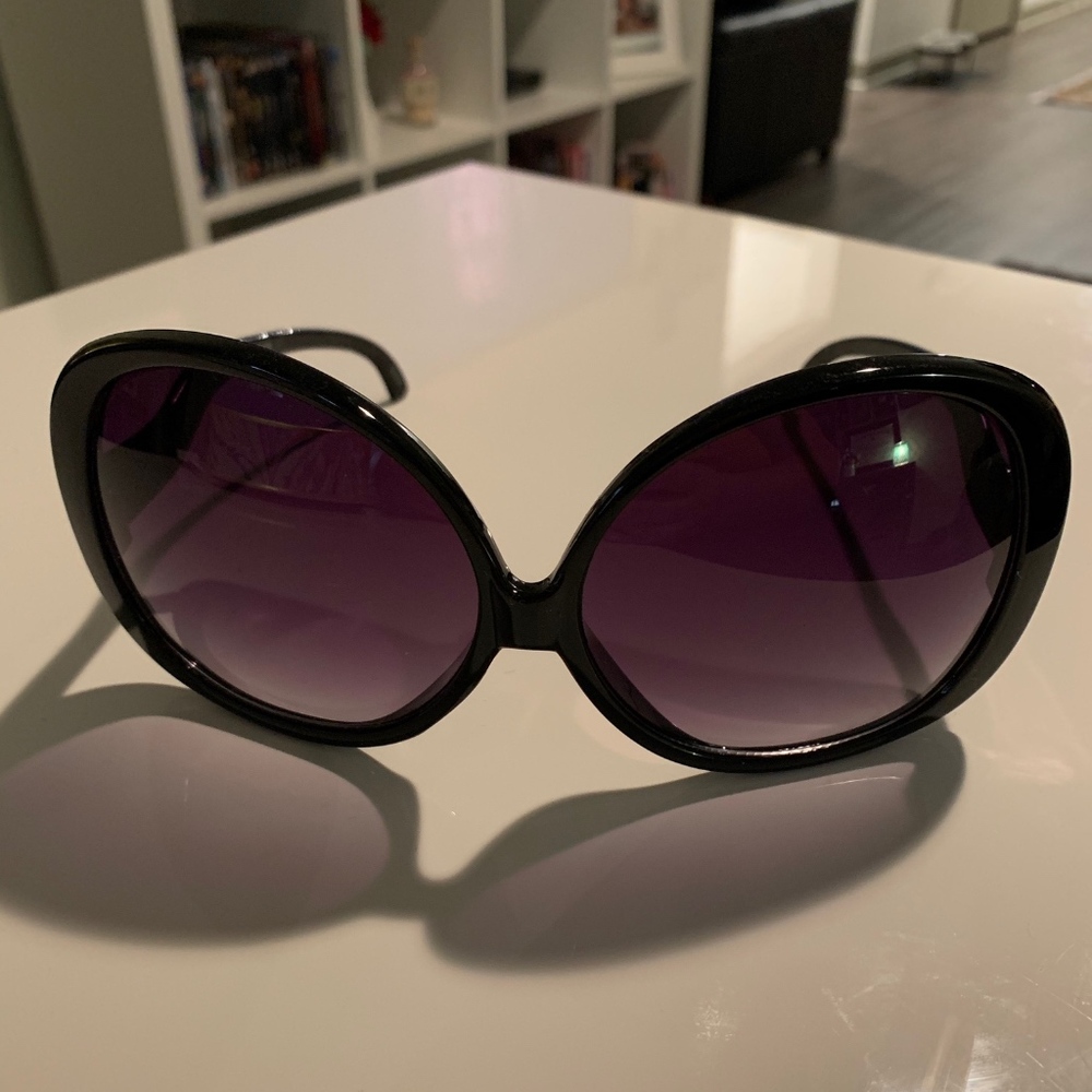 Torrid Oversize Sunglass - Black Used